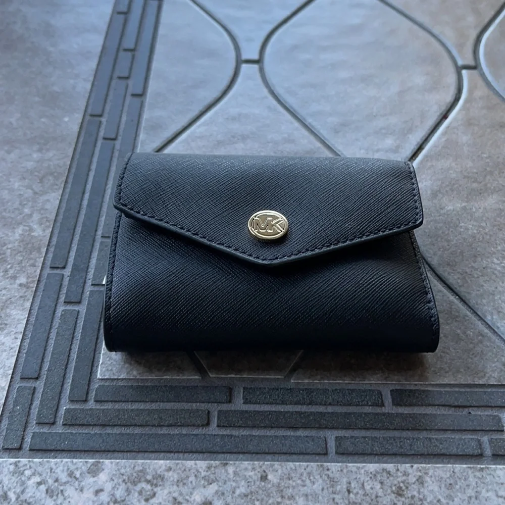 MICHAEL KORS JET SET TRAVEL MEDIUM FLAP BIFOLD WALLET BLACK